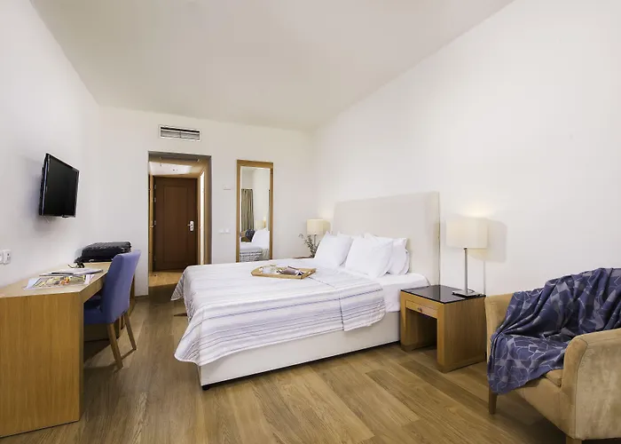 אתר נופש Kassandra Palace Seaside קריופיגי